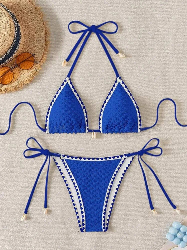 Ensembles de bikinis blancs contrastés sexy pour femmes, ornés de coquillages, maillot de bain string push-up à nouer sur les côtés.