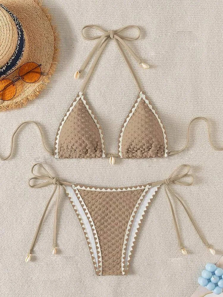 Ensembles de bikinis blancs contrastés sexy pour femmes, ornés de coquillages, maillot de bain string push-up à nouer sur les côtés.