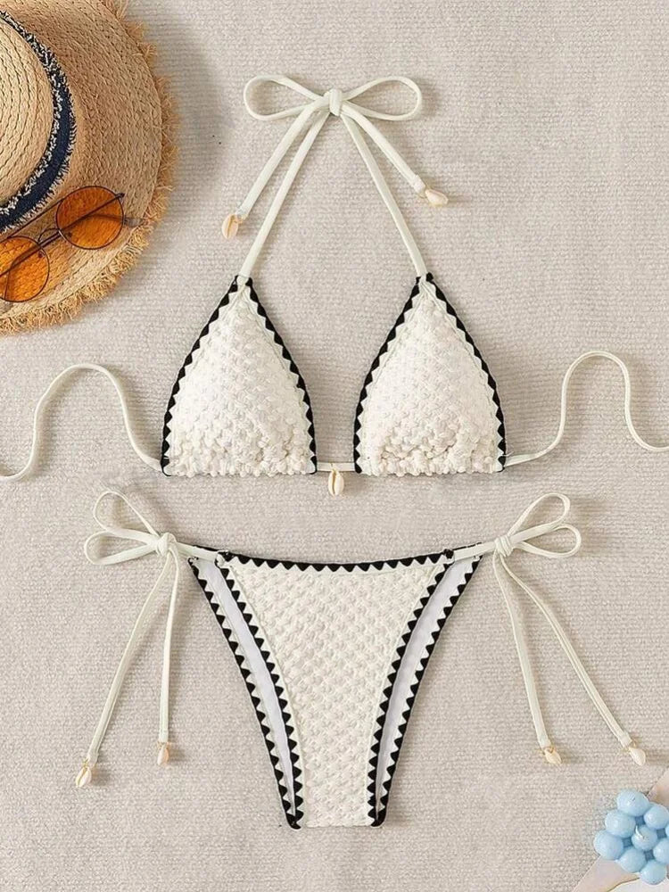 Ensembles de bikinis blancs contrastés sexy pour femmes, ornés de coquillages, maillot de bain string push-up à nouer sur les côtés.
